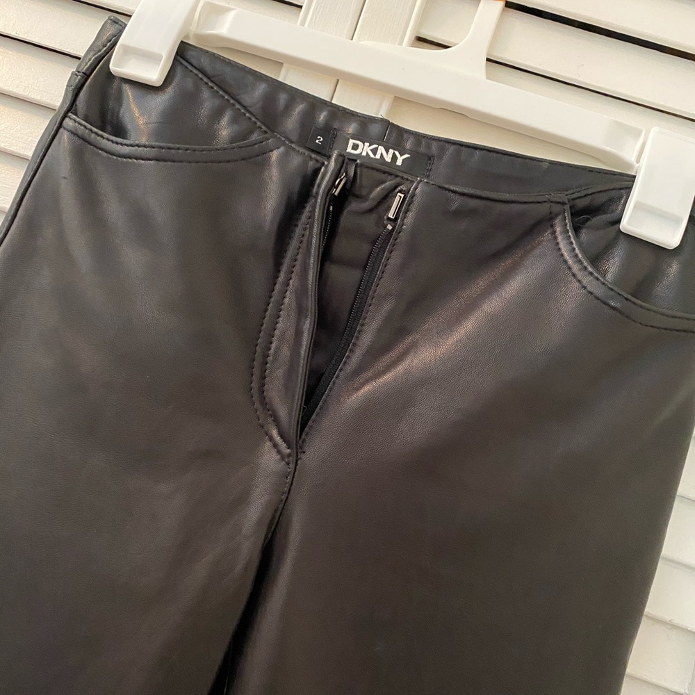 DKNY BUTTERSOFT LEATHER SIZE 2